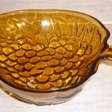 Plat grappe de fruits en verre moulé ambré