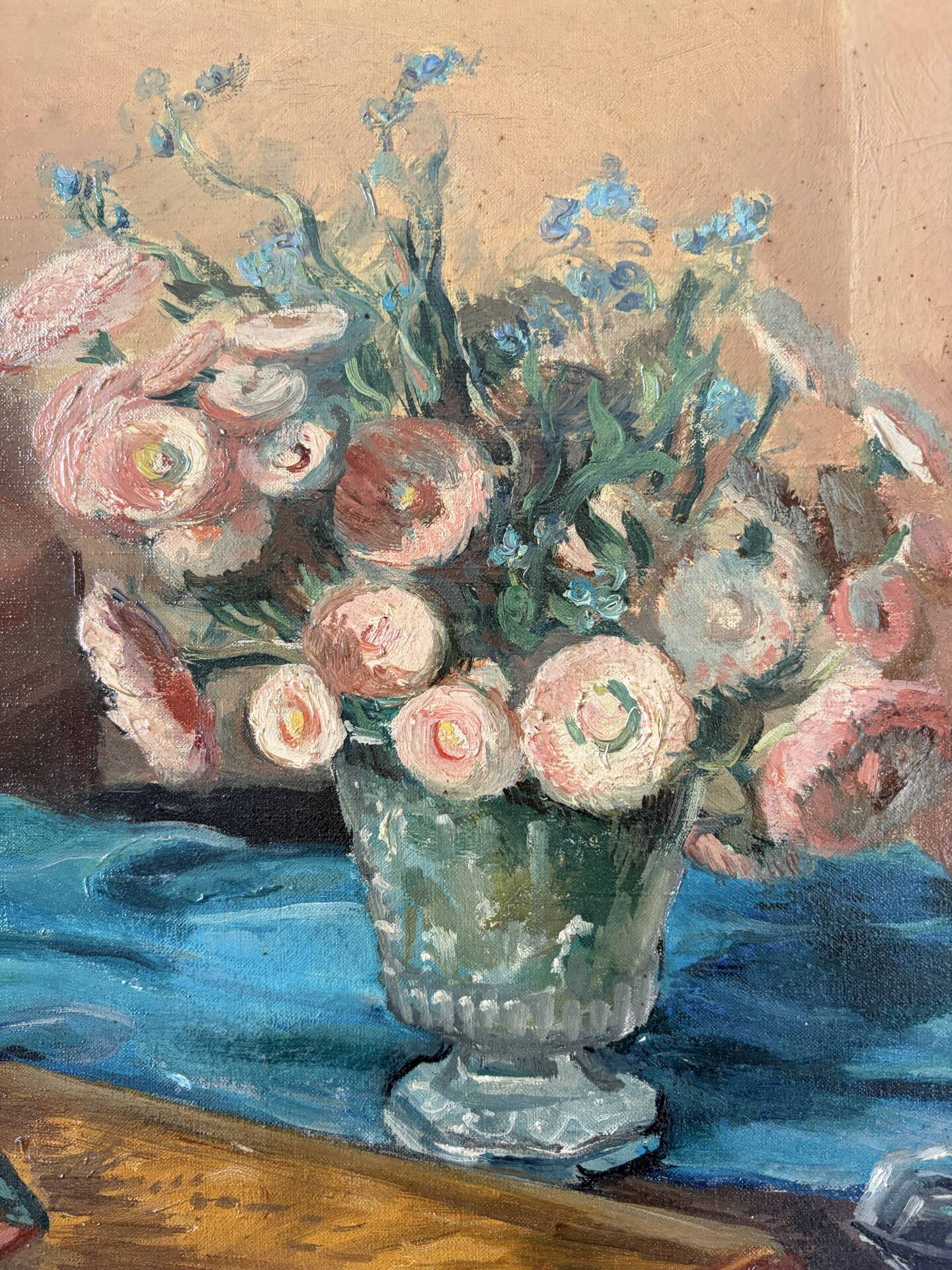 Still life, flowers and figurine, oil on canvas signed Dardaillon.