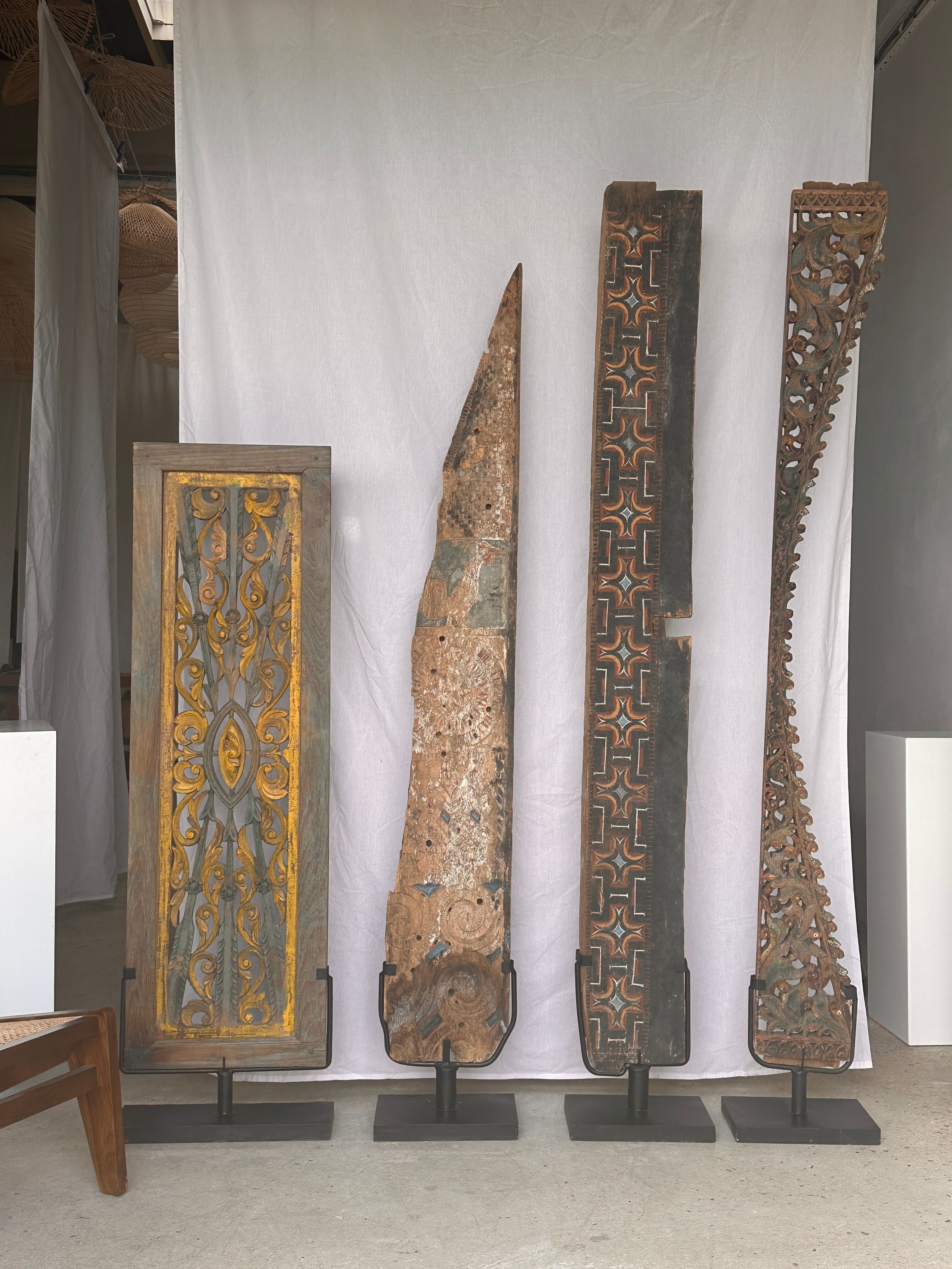 Rectangular Indonesian construction element with blue and yellow plant in carved wood