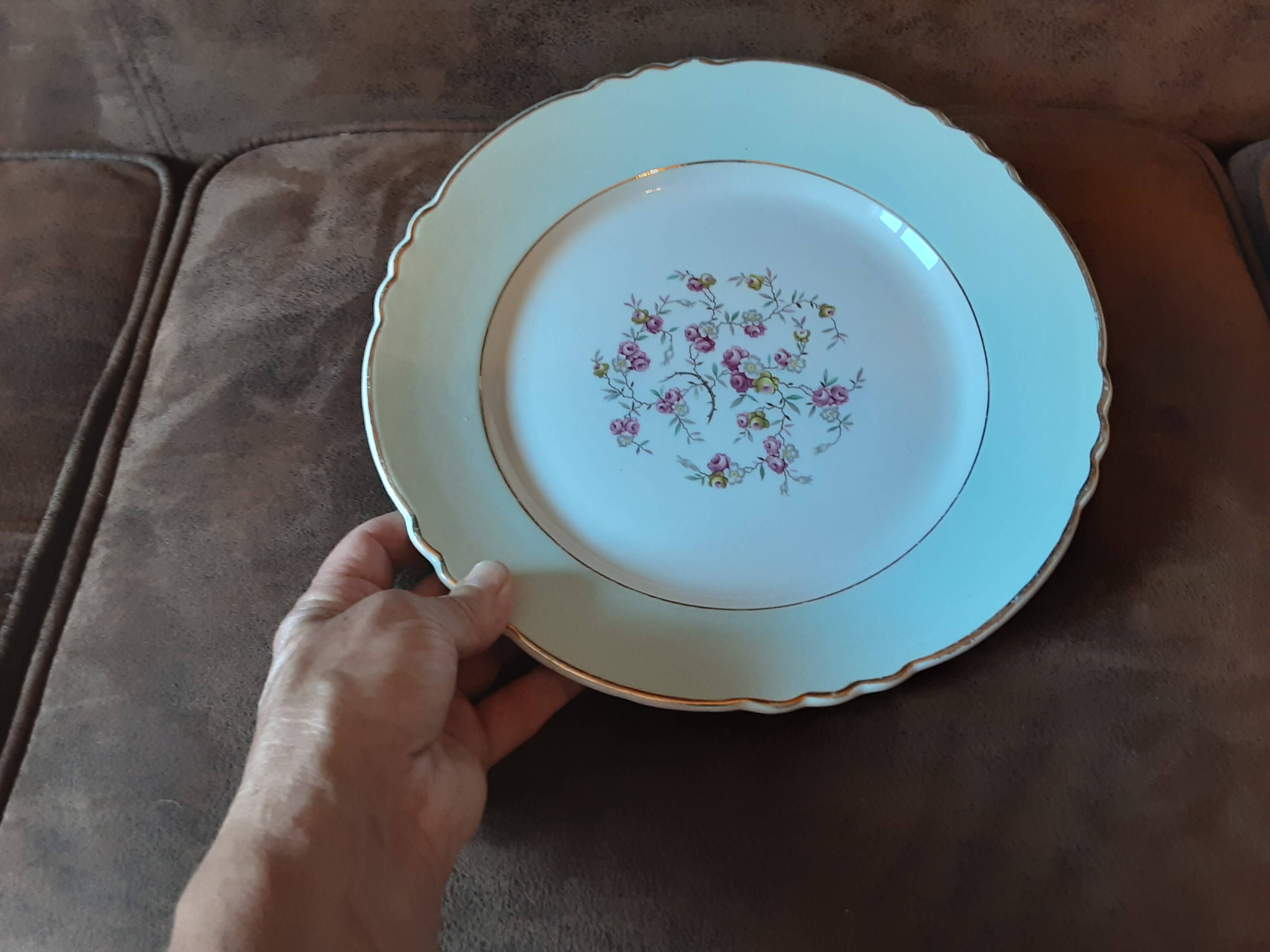 Round hollow dish Moulin des loups and Hamage