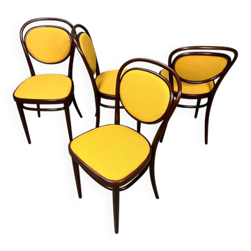 Thonet 215 en bois courbé jaune, récemment retapissé