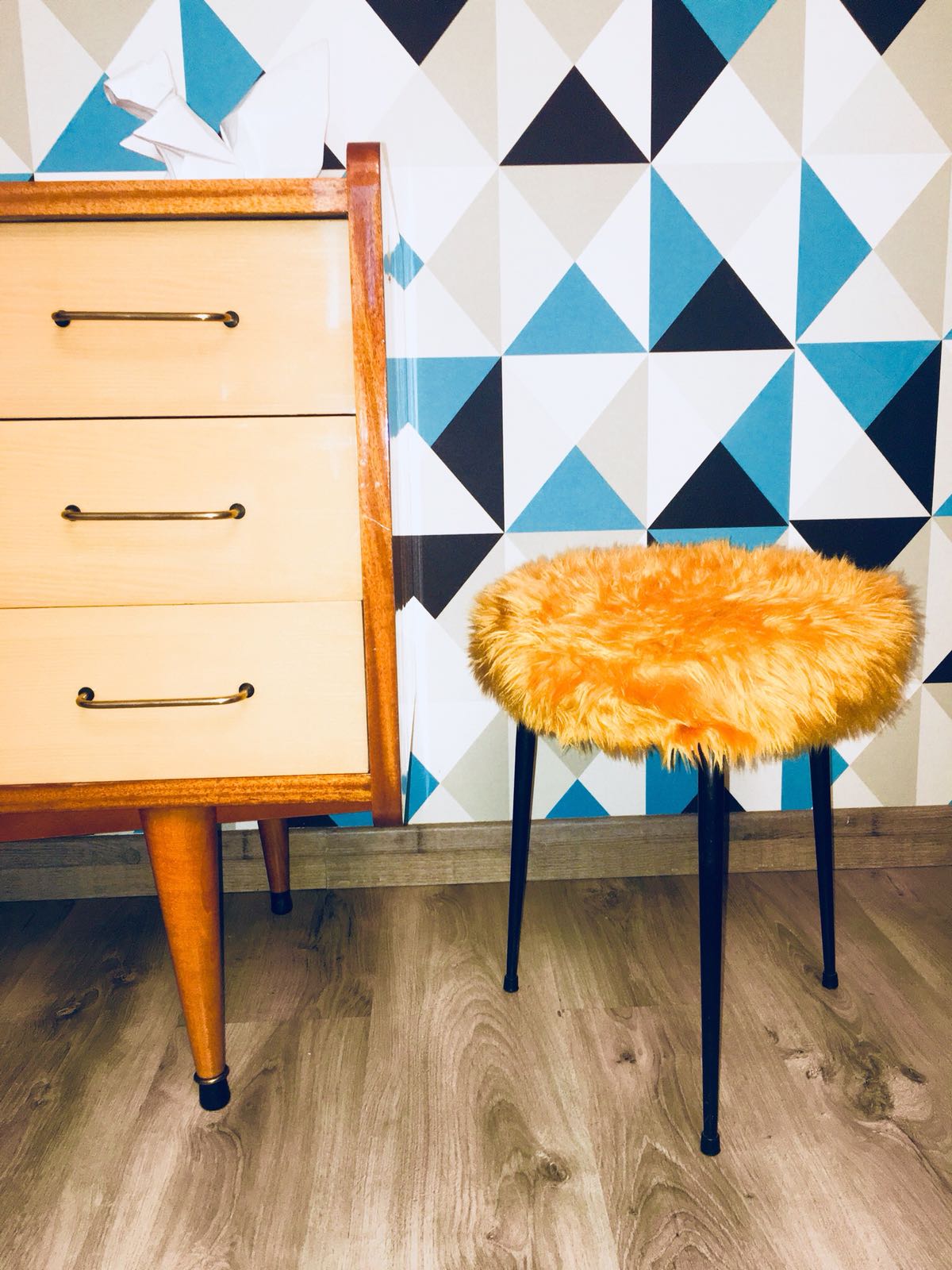 Stool rug tripod vintage orange psychedelic 1970