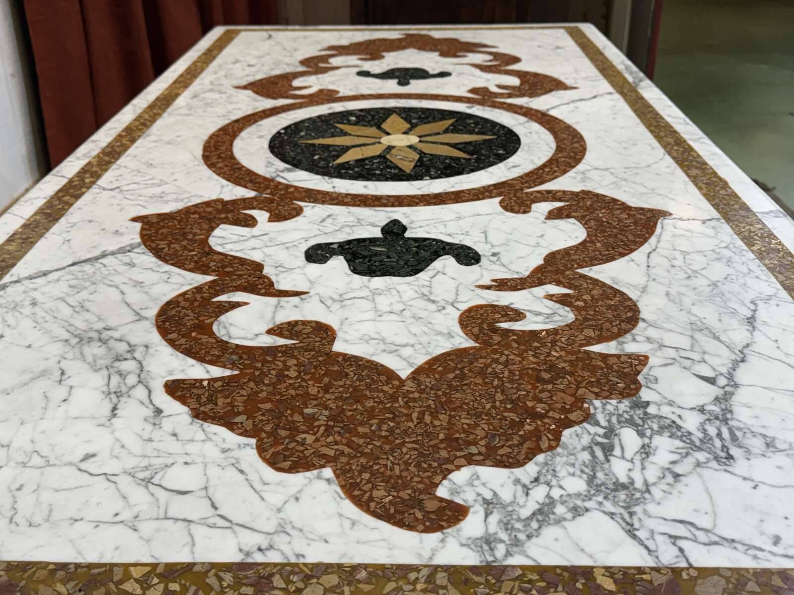 Italian marble dining table - 1970s craftsmanship