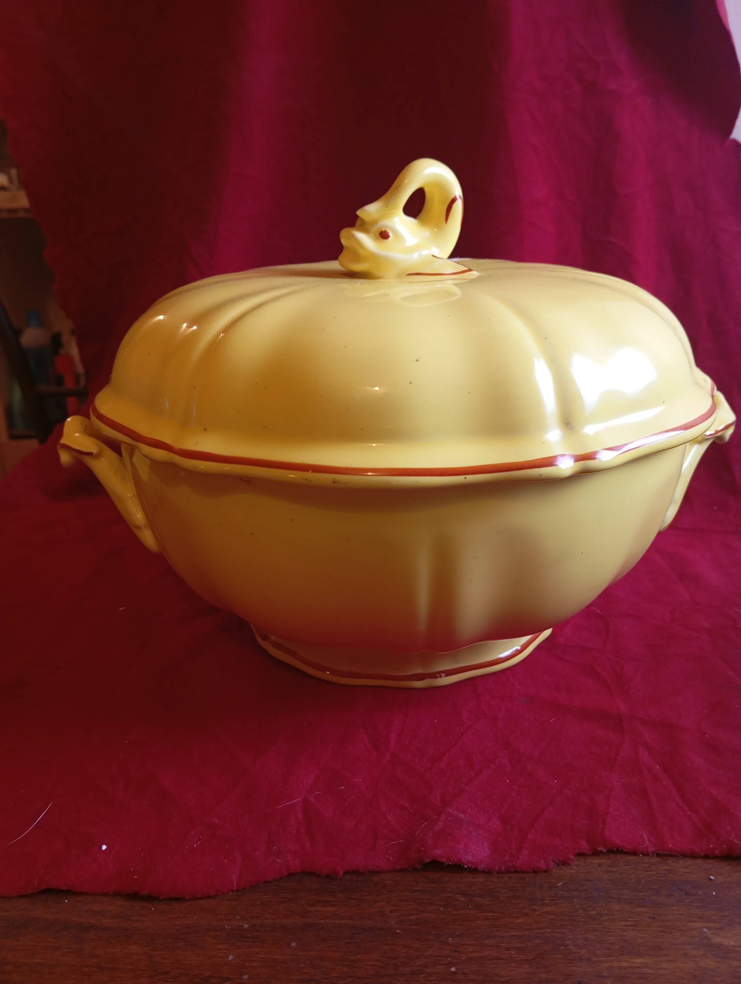 YELLOW "VINTAGE" POTTERY SOUP TUREEN