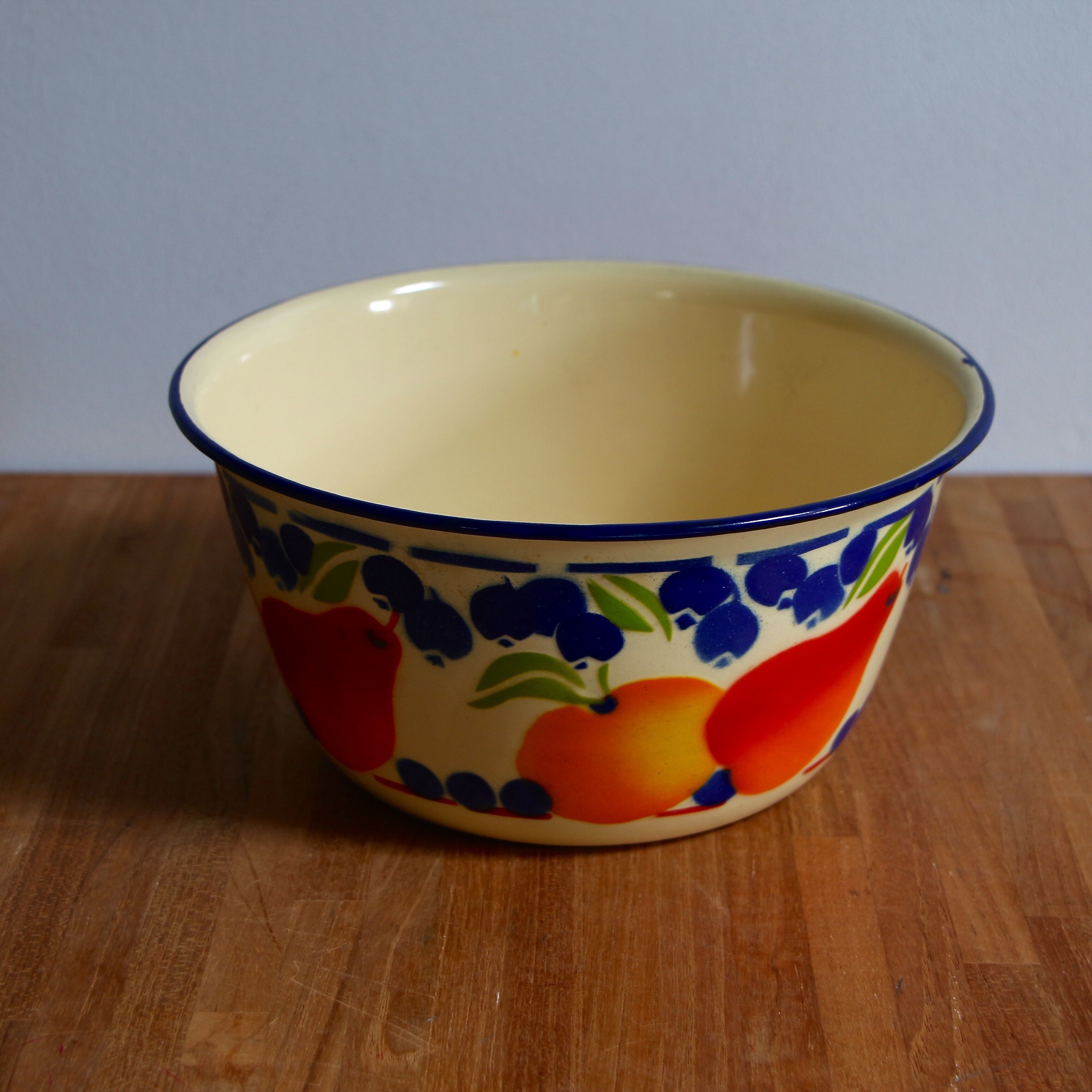 Enamel salad bowl