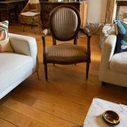 Paire de fauteuils cabriolet Louis XVI – dossier médaillon