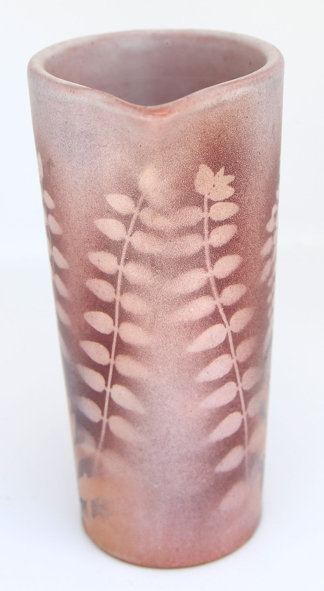 Pichet vintage aux plantes en négatif dans les tons rose / violet