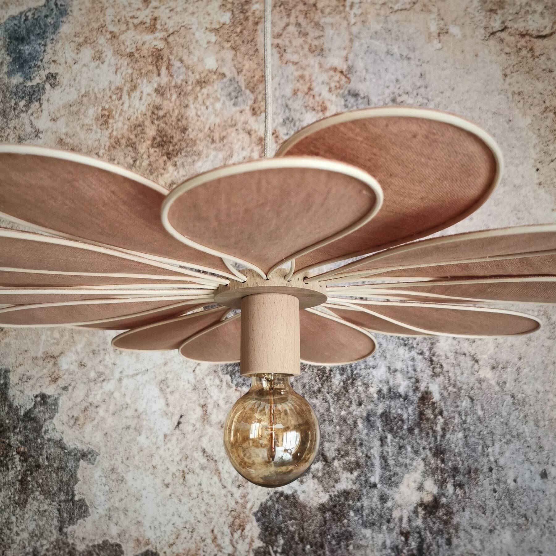 18-petal flower suspension in rattan and nude linen