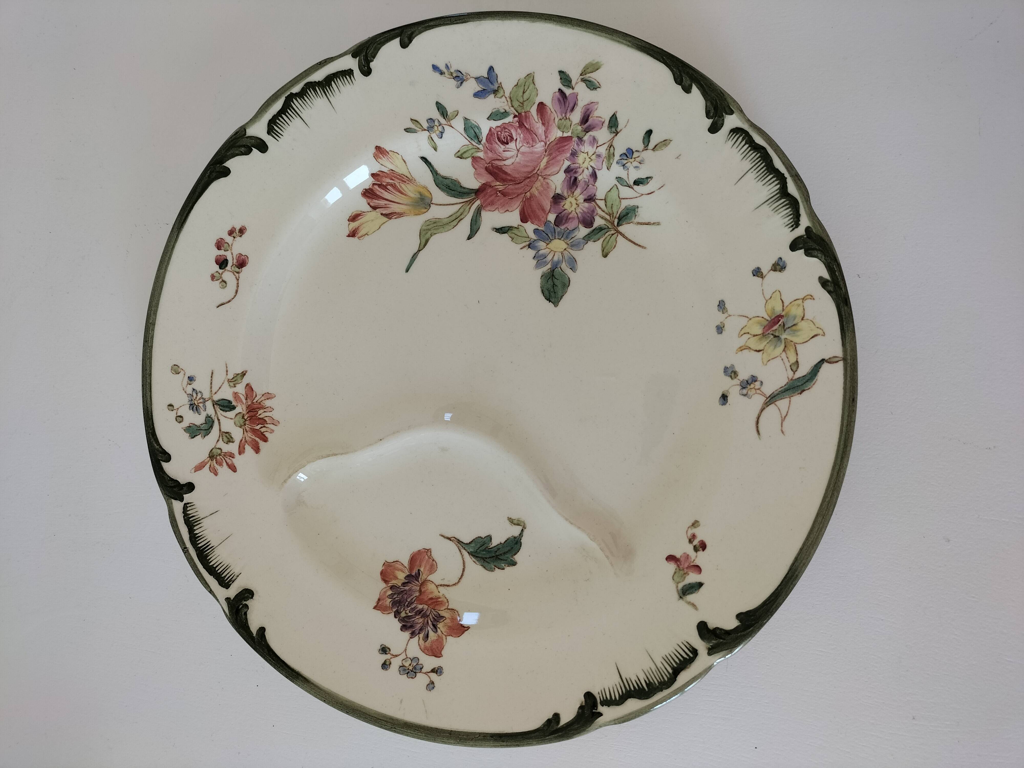 Longchamp compartmentalized plate