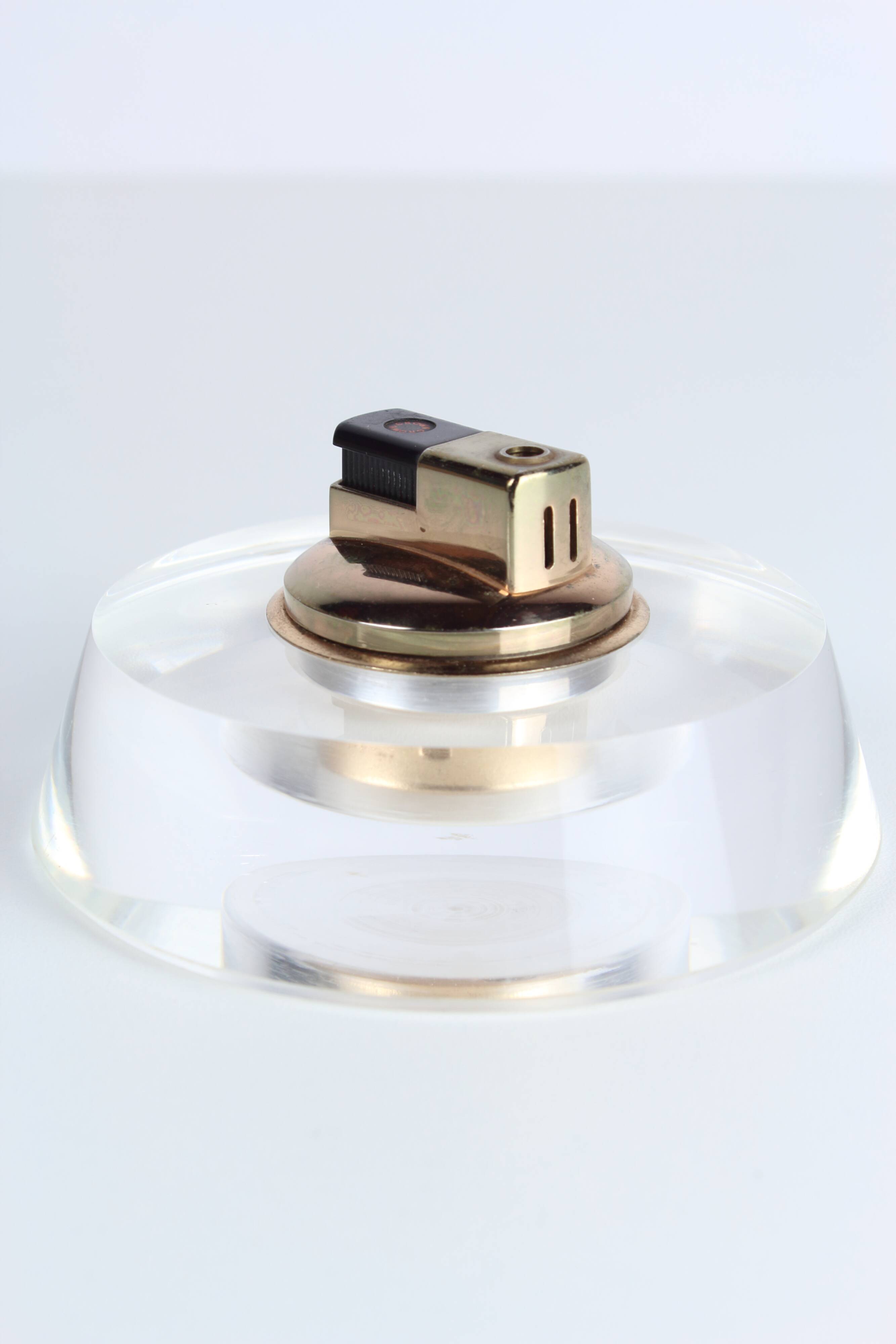 Table lighter in plexiglass and gold metal, Crespi style, 1970s.