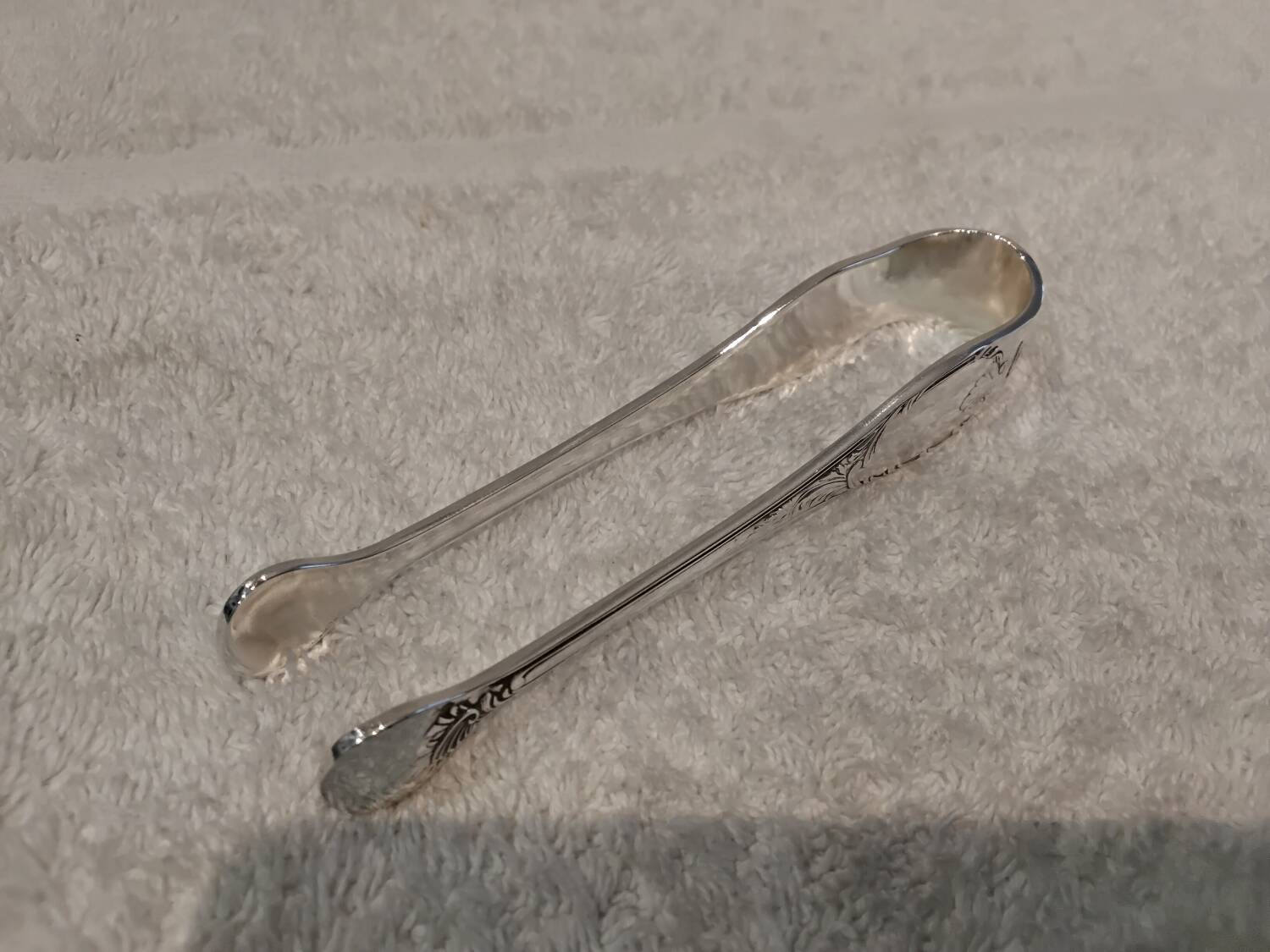 Small silver-plated sugar tongs by Christofle Marly, 11.3 cm
