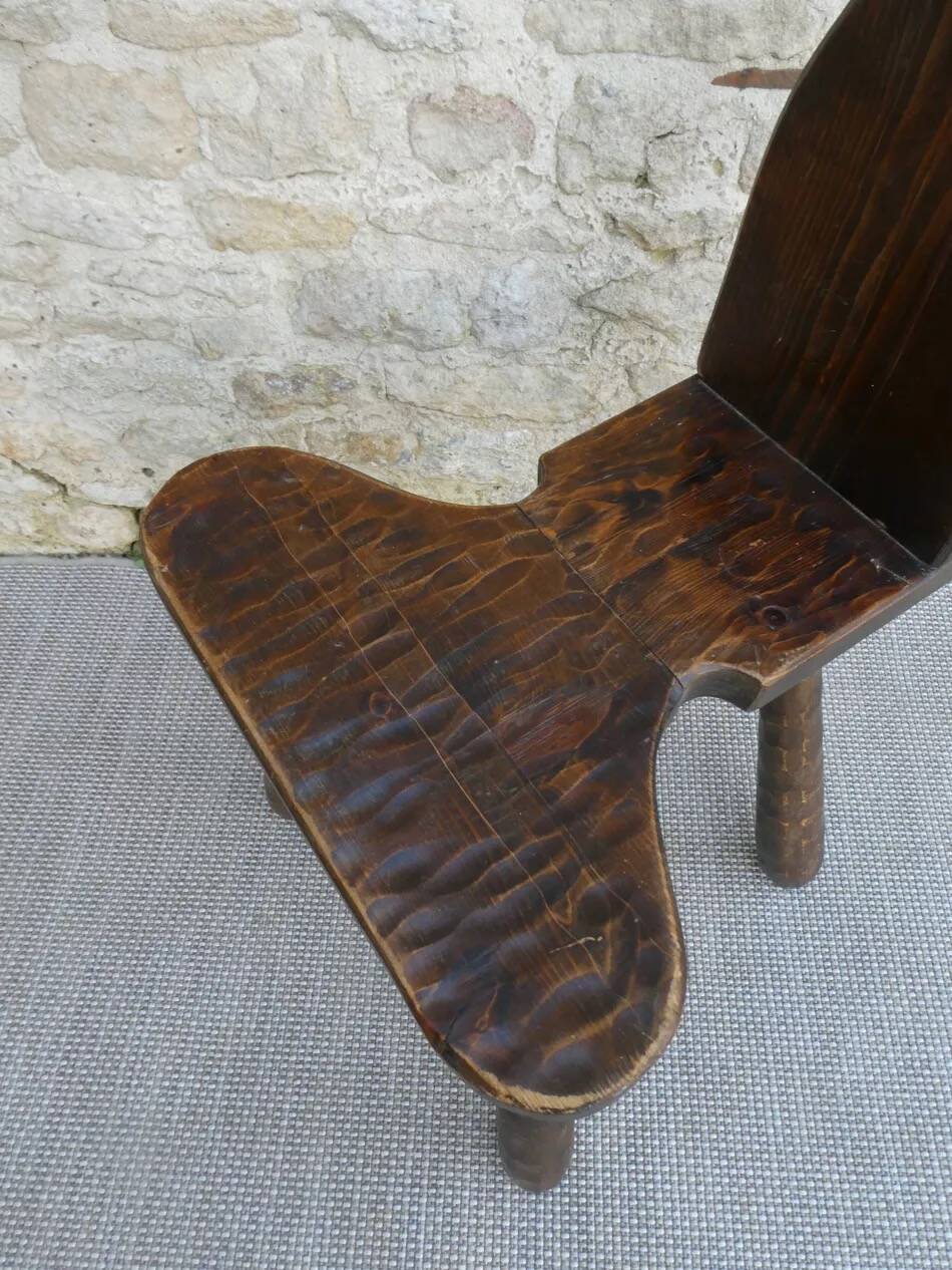 Mountain chair in solid wood, carved with a chisel, around 1960.