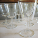 Service de 33 verres à pied et carafe