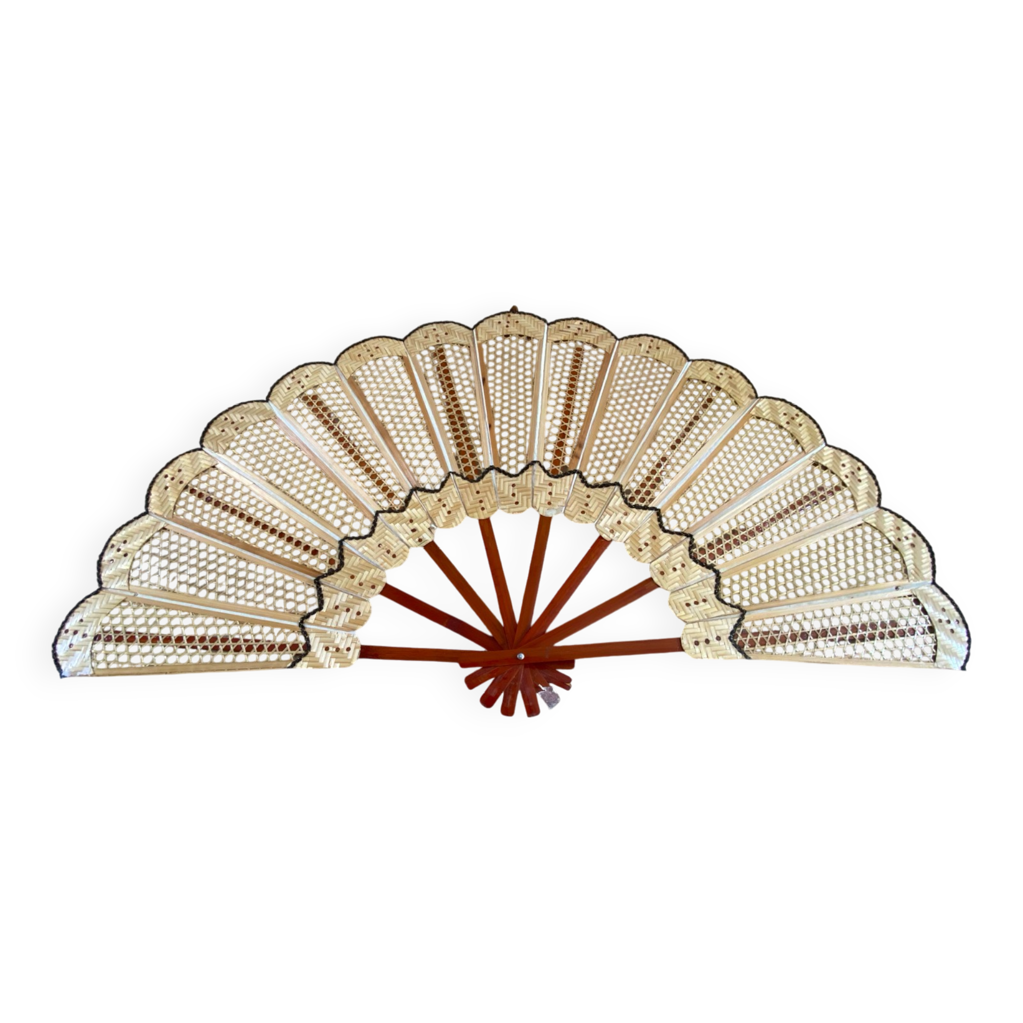 Éventail ancien décoratif