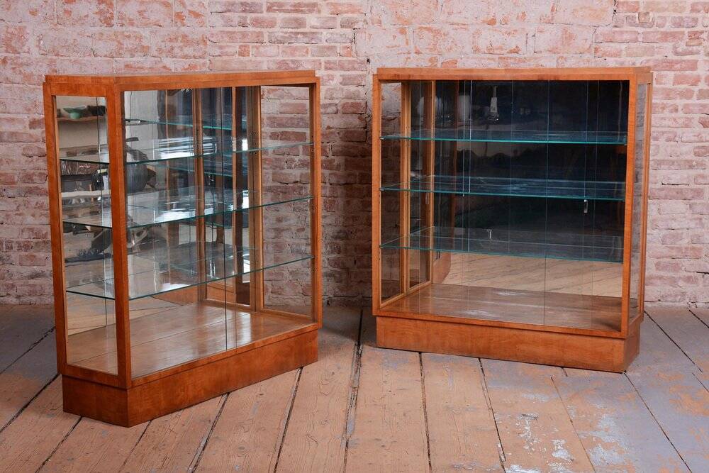 Art Deco Display Cabinets in Maple, Glass, and Mirror, Czech, 1930s, Set of 2