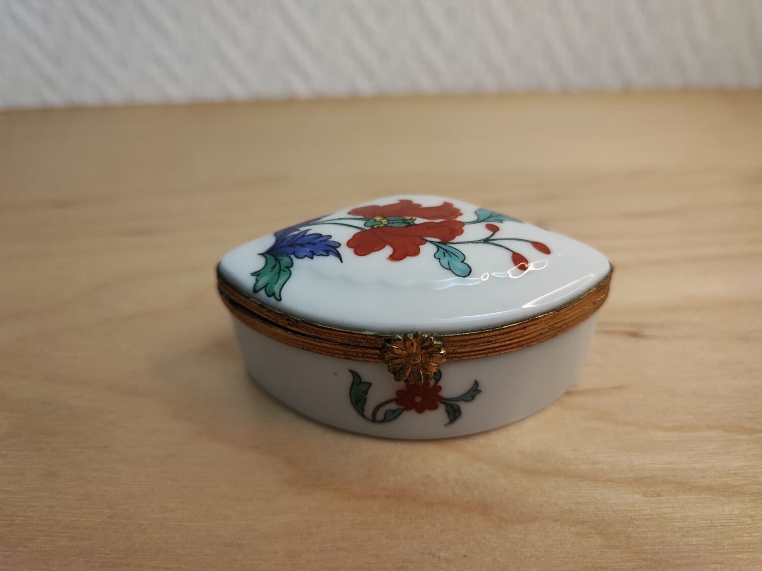 Paris porcelain pill box