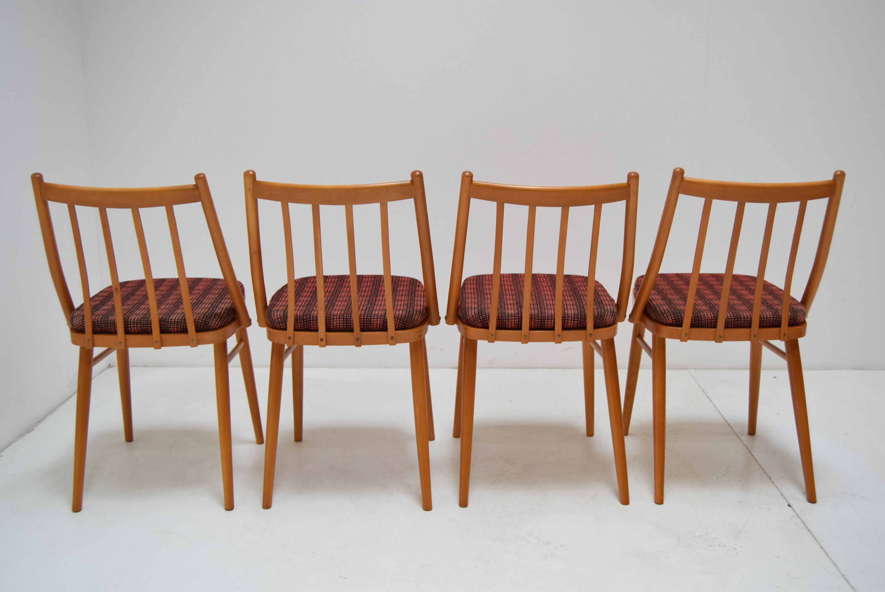 Lot de 4 chaises par Antonín Šuman, années 1980.