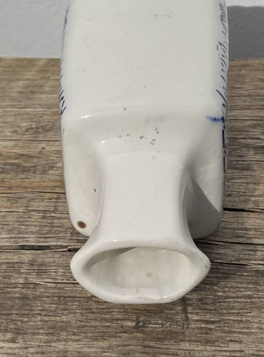 Vinaigrier XIXème bouteille à décor bleu et blanc