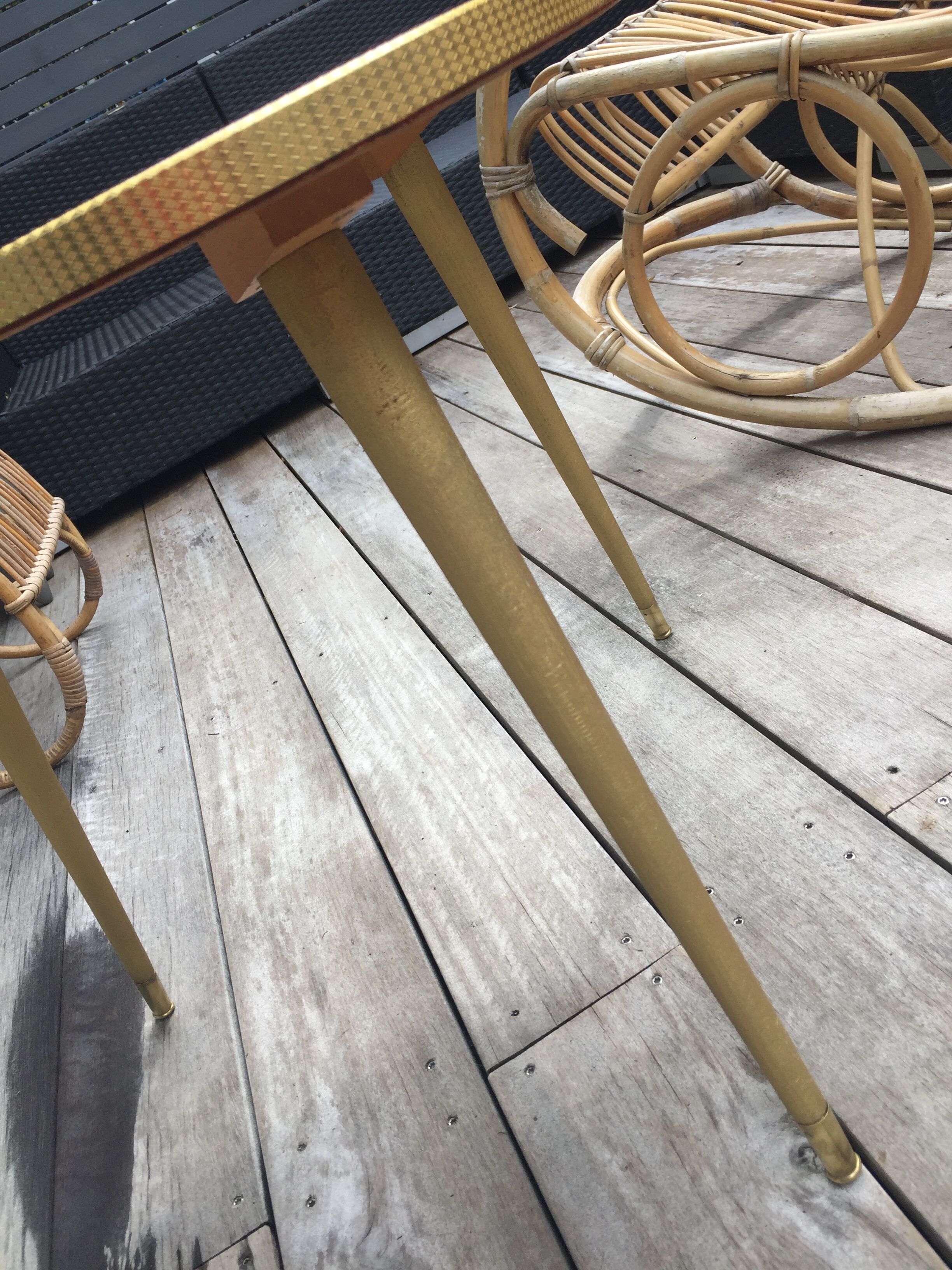 Table basse vintage tripode pieds compas