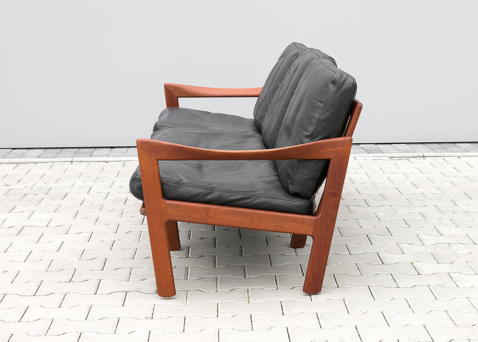 Sofa and armchairs designed by Illum Wikkelso