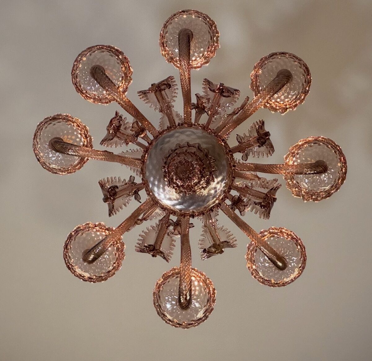 Venetian chandelier in Murano glass in amethyst colour, 8 light arms, 20th century