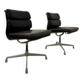 2 fauteuils en cuir soft pad EA205 par Charles Eames édition Herman Miller, années 60