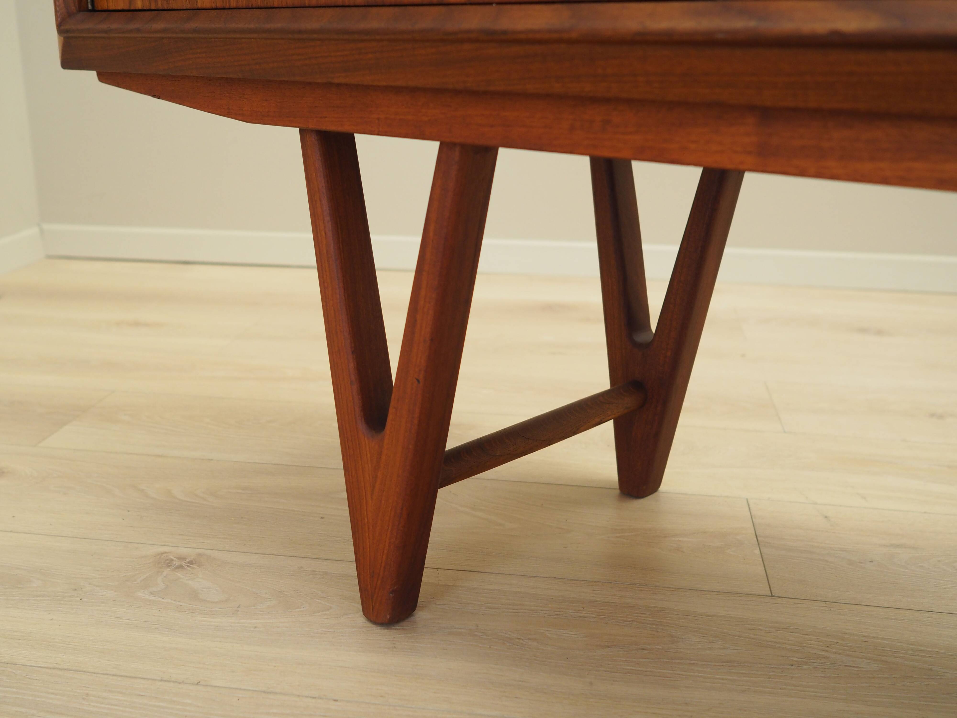 Buffet haut en teck, design danois, années 1960, designer : Kurt Østervig