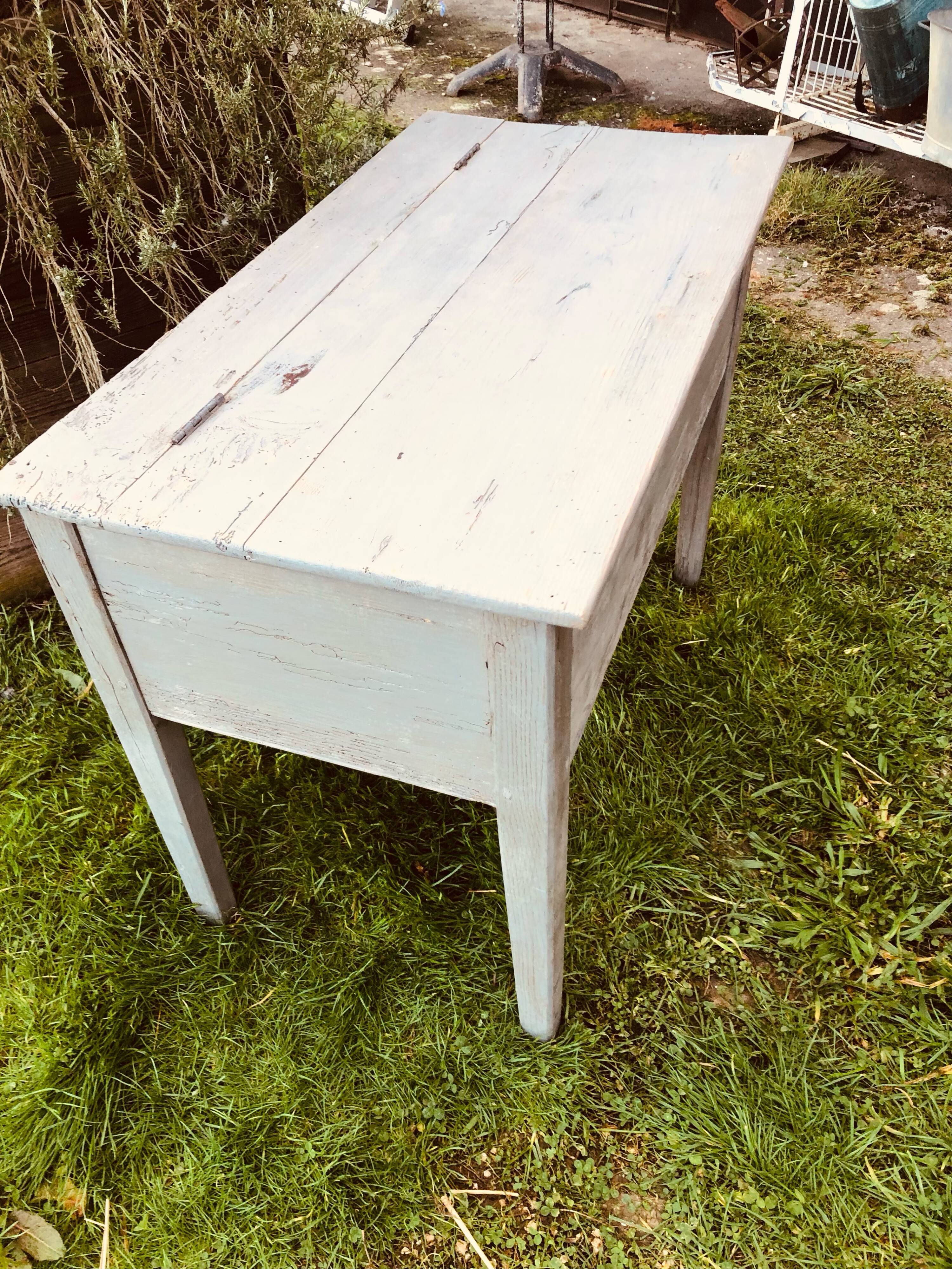 Wooden companion drainer with patina