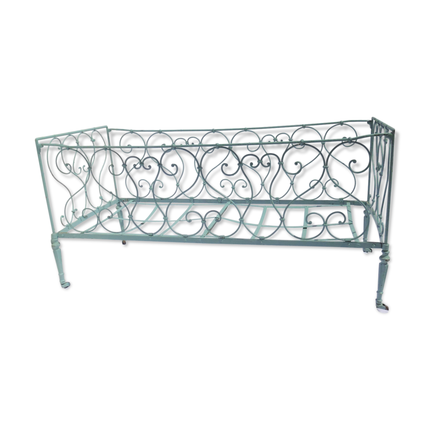Wrought iron bed and his Swan-neck