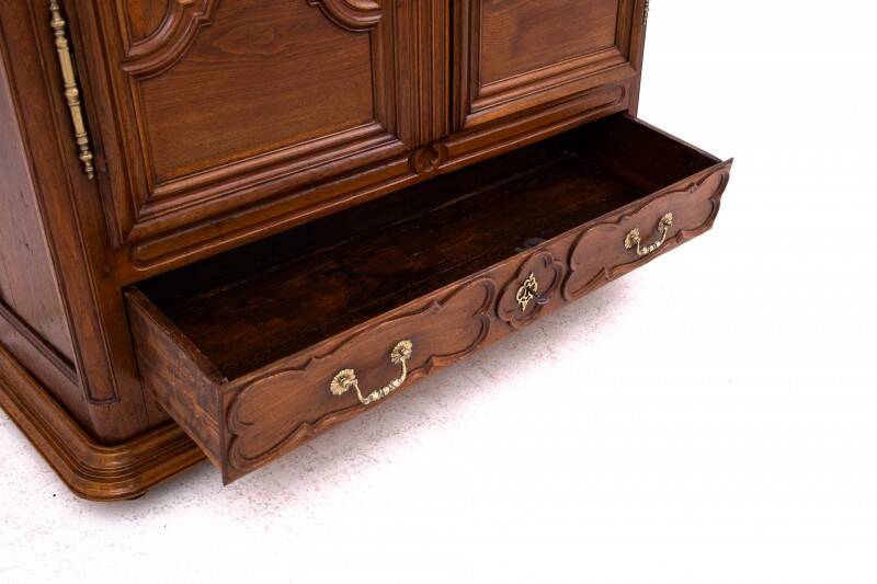 Double-leaf wardrobe, France, circa 1820. After renovation