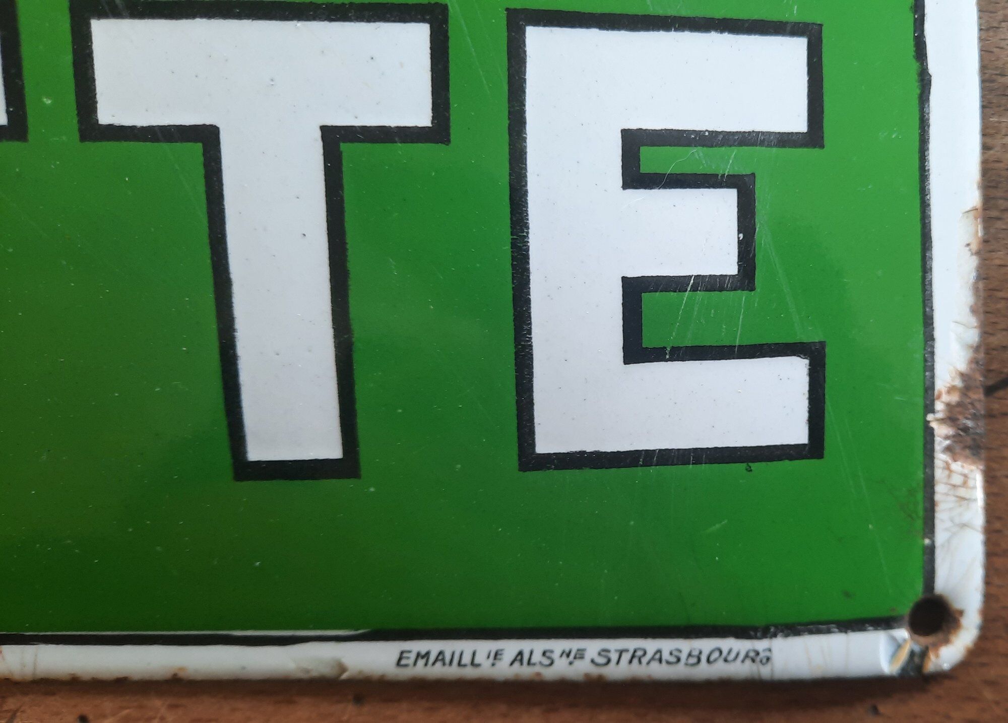 Old enamelled plate "Correspondent of Messageries Hachette" 28x40cm 1930
