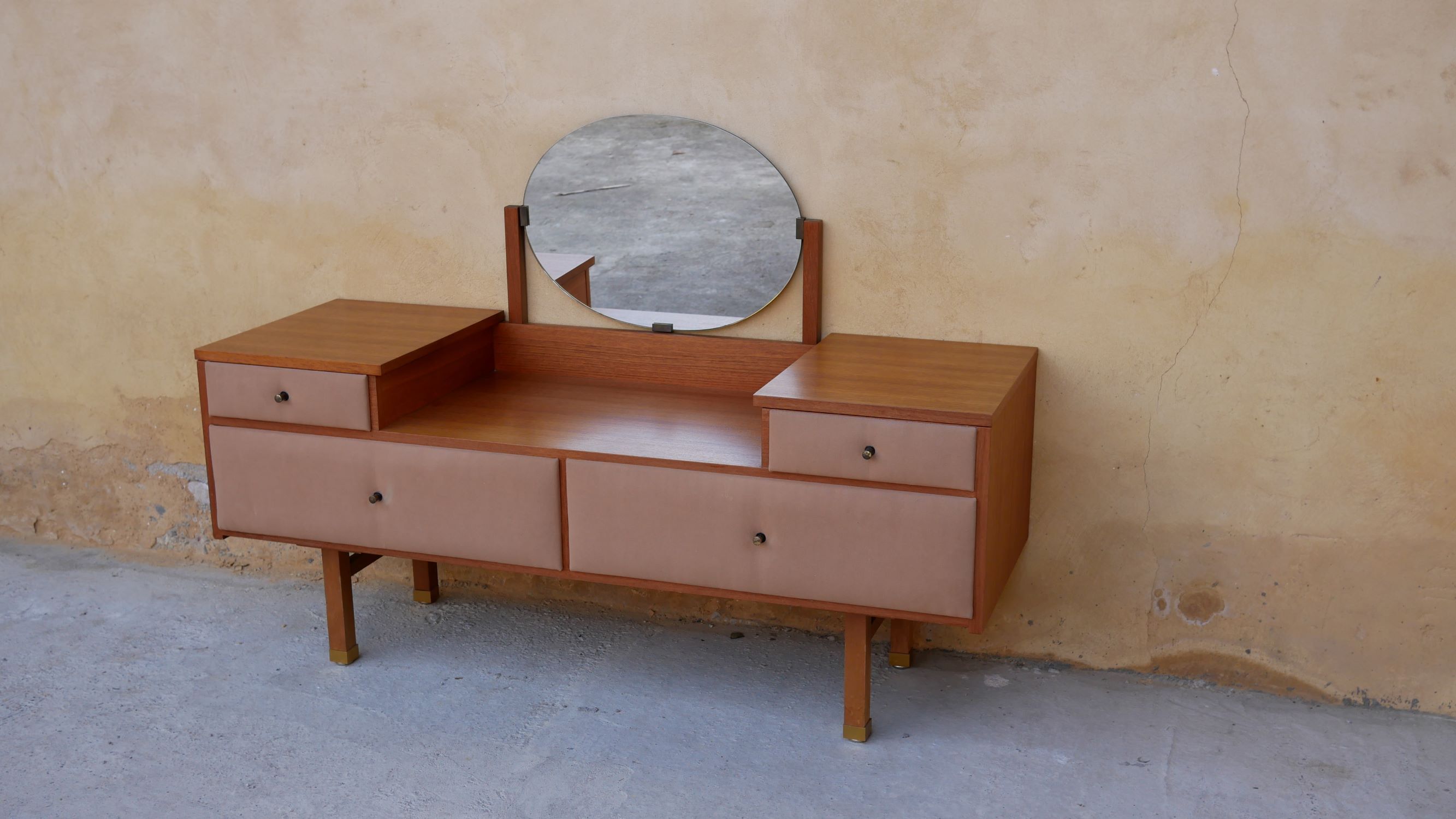 Dressing table / Dresser by Roger Landault