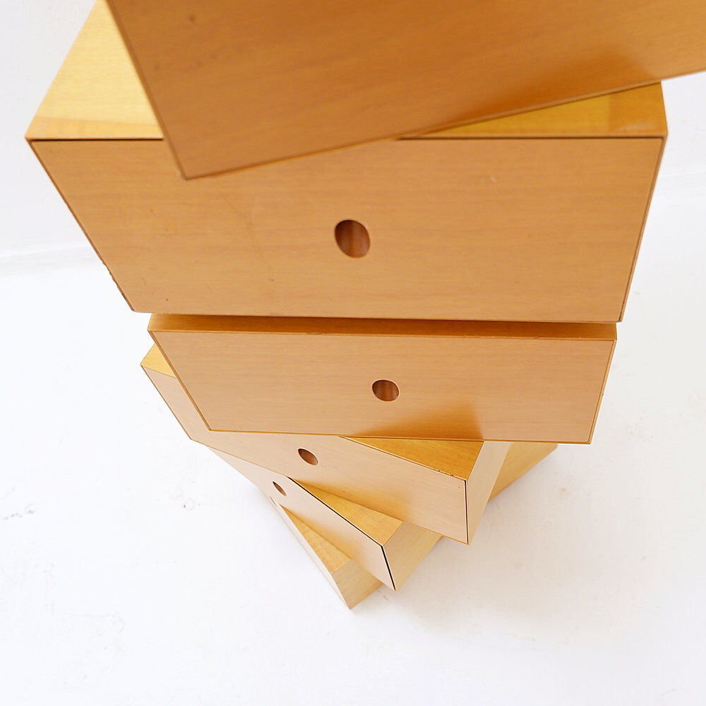 Paire de petits chiffonniers sculpturaux pivotants. Espagne, années 1990.