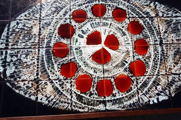 Table basse en céramique et wengé de style mid-century attribuée à Belarti Belgique 1970