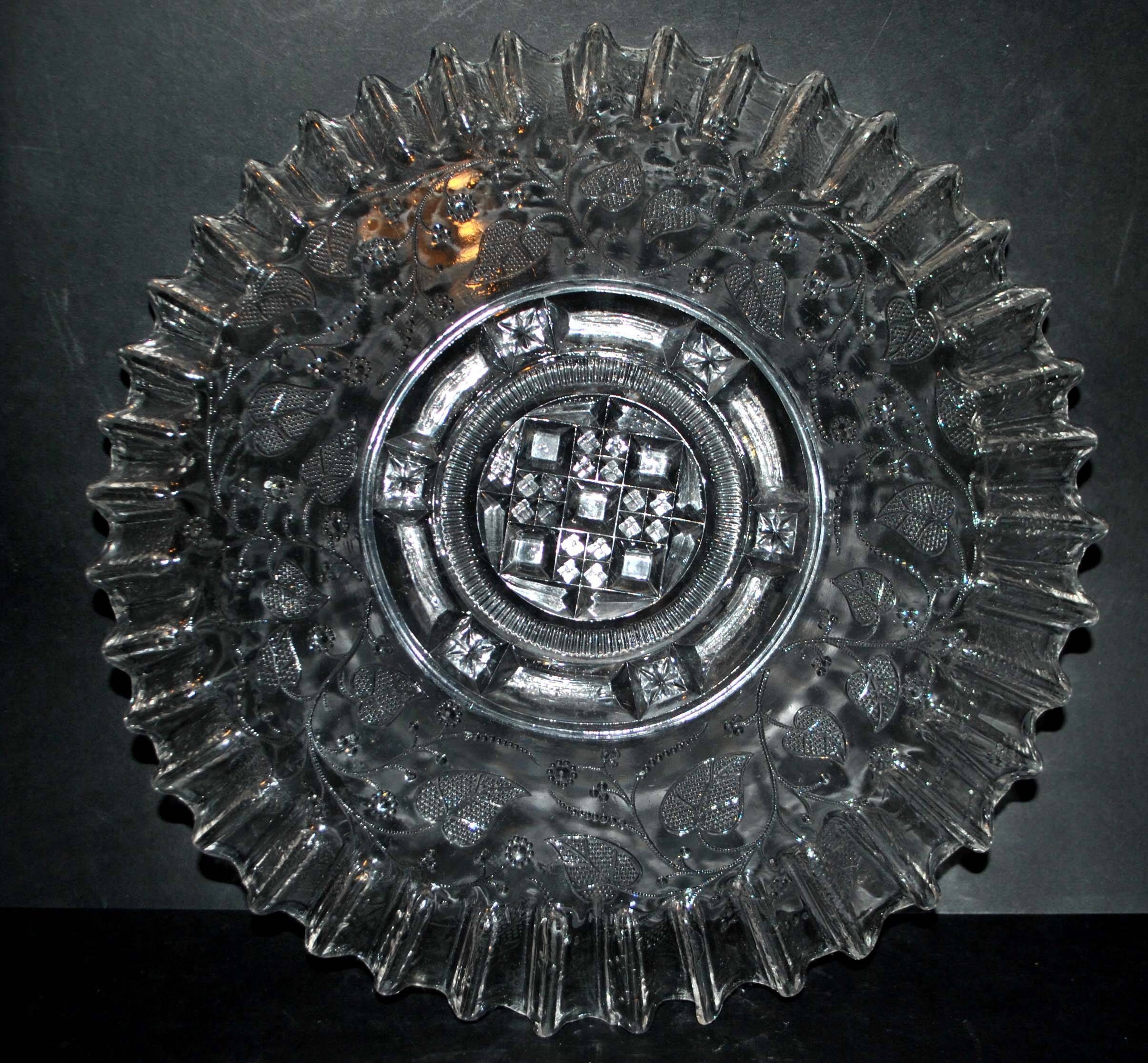 Old molded glass cake dish cutter - ivy decoration wavy edge 31cm