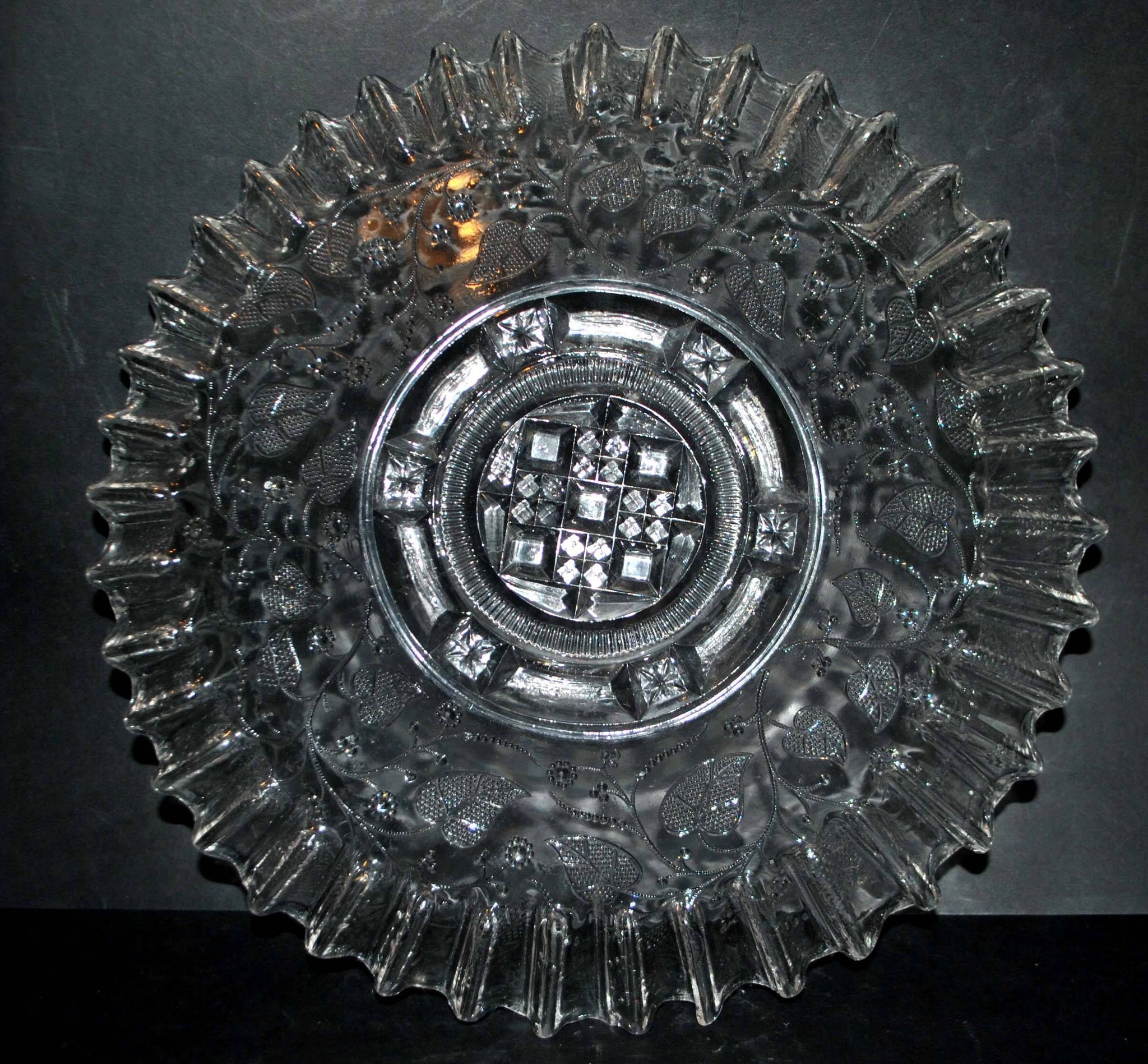Old molded glass cake dish cutter - ivy decoration wavy edge 31cm