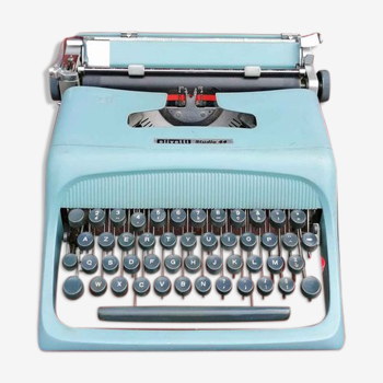 Typewriter Olivetti studio 44