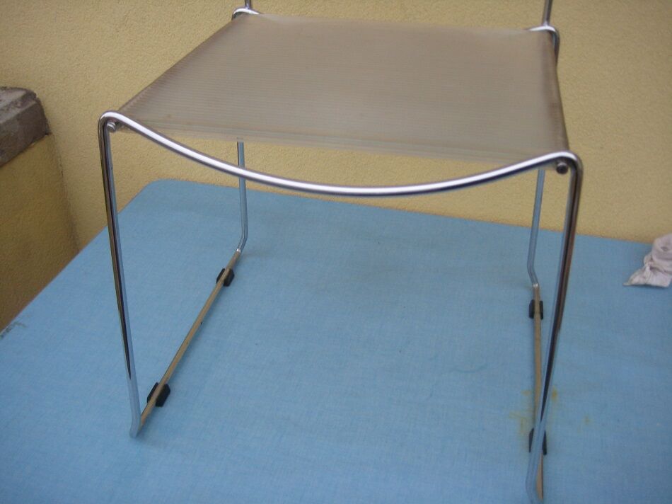 Lot of 4 metal chairs