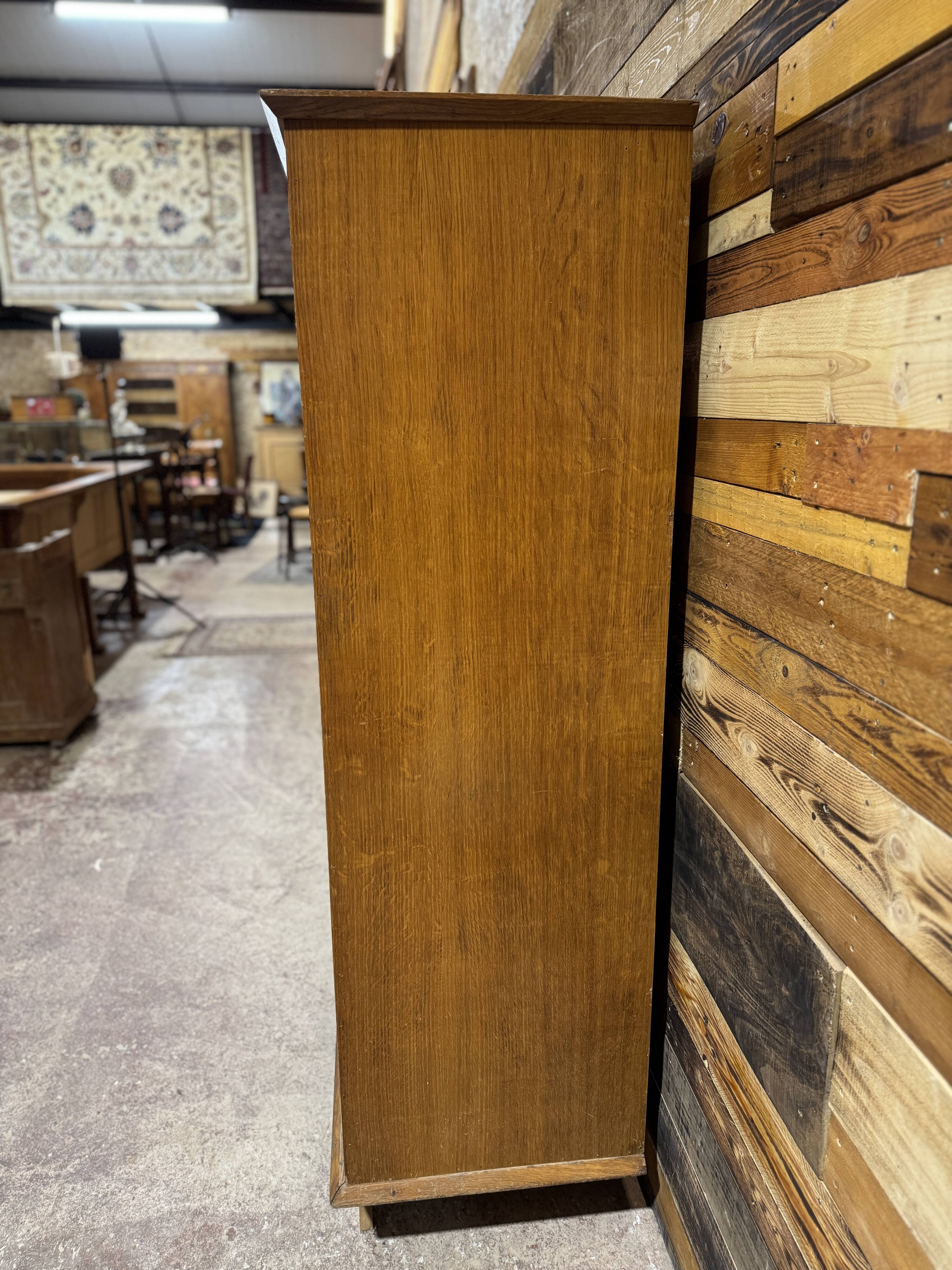 Armoire vintage en rotin et chêne