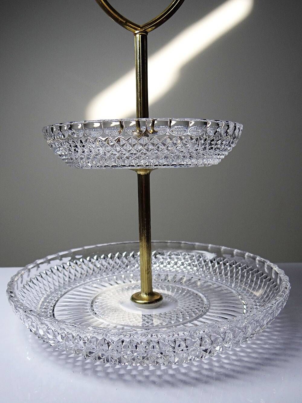 Silent servant/vintage display in moulded crystal & gilded metal from the 1970s-1980s