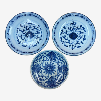 Lot de 3 petites assiettes décor bleu et blanc, Chine XIXe - idéogramme