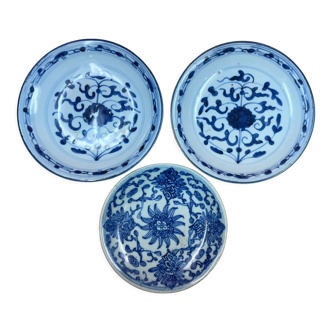 Lot de 3 petites assiettes décor bleu et blanc, Chine XIXe - idéogramme