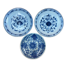 Lot de 3 petites assiettes décor bleu et blanc, Chine XIXe - idéogramme