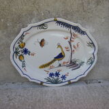 Flat with polylobed edge peacock decoration