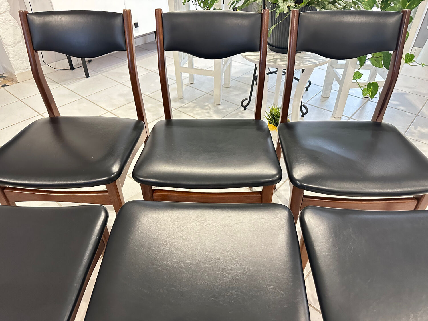 Set of 6 Scandinavian teak chairs, 1970s design.