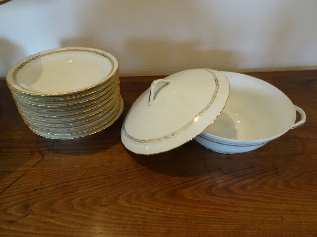 Plates and tureen vintage