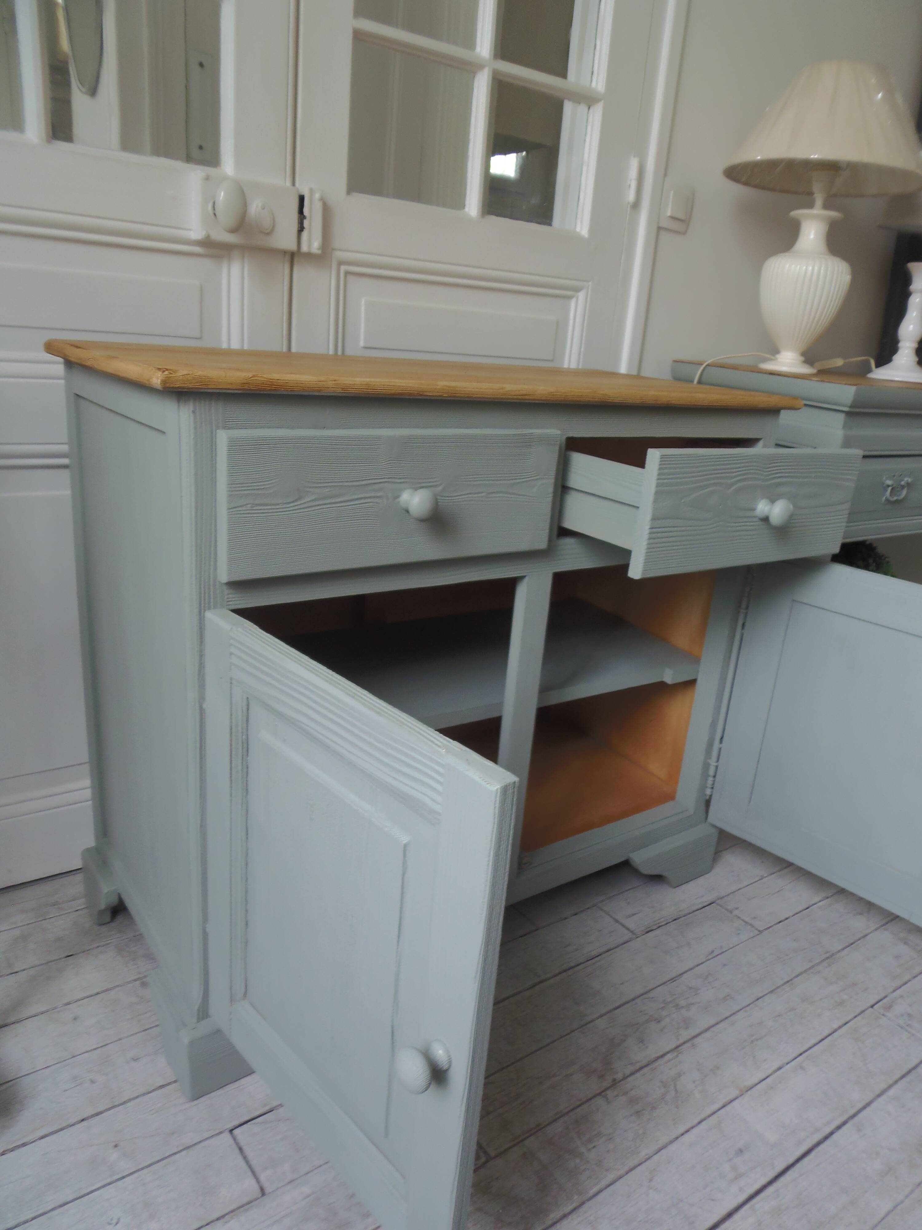 Compact buffet re-enchanted in grey-green, wooden top.
