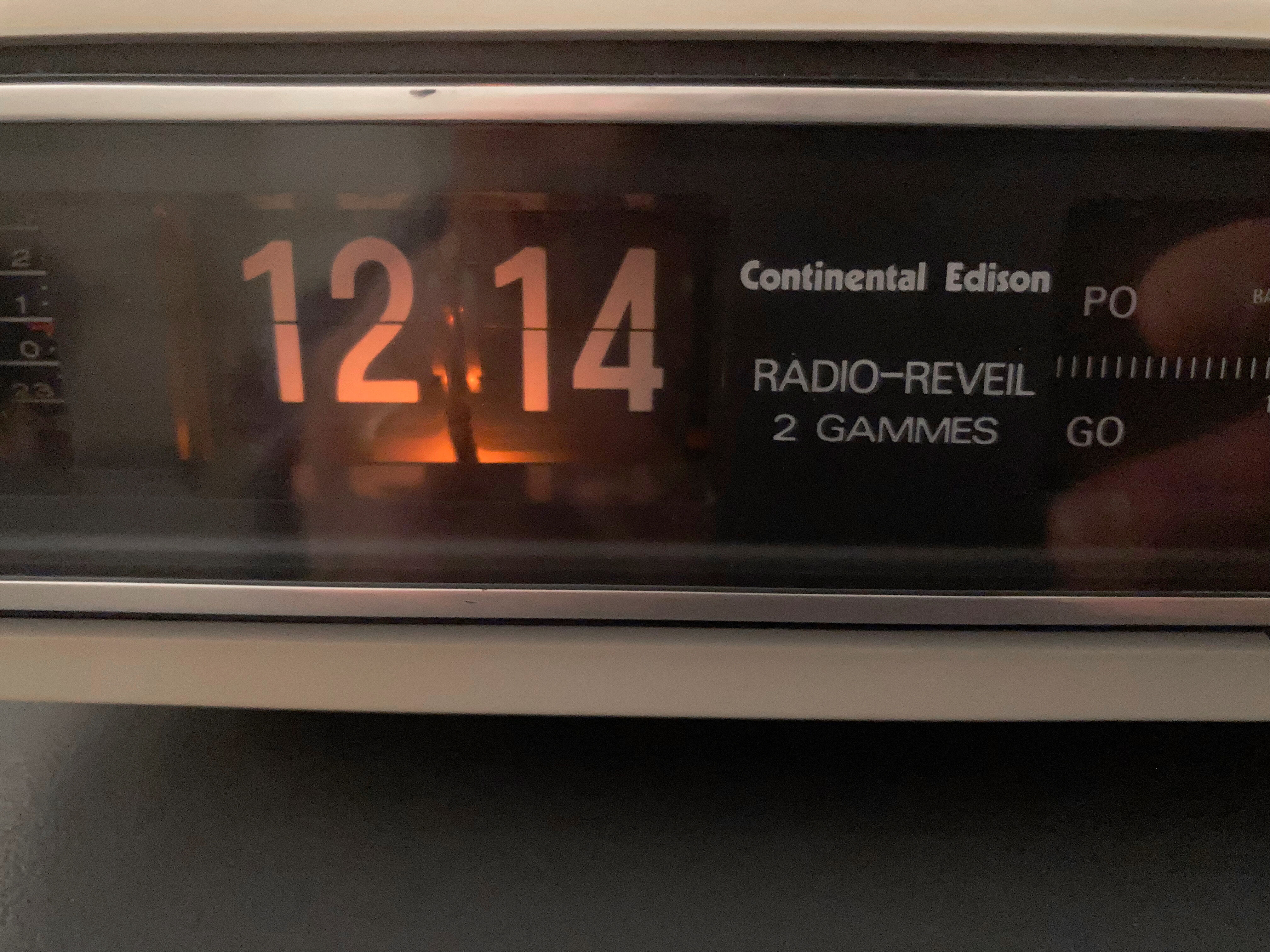 Radio vintage reveil a unfolding Continental Edison 1973