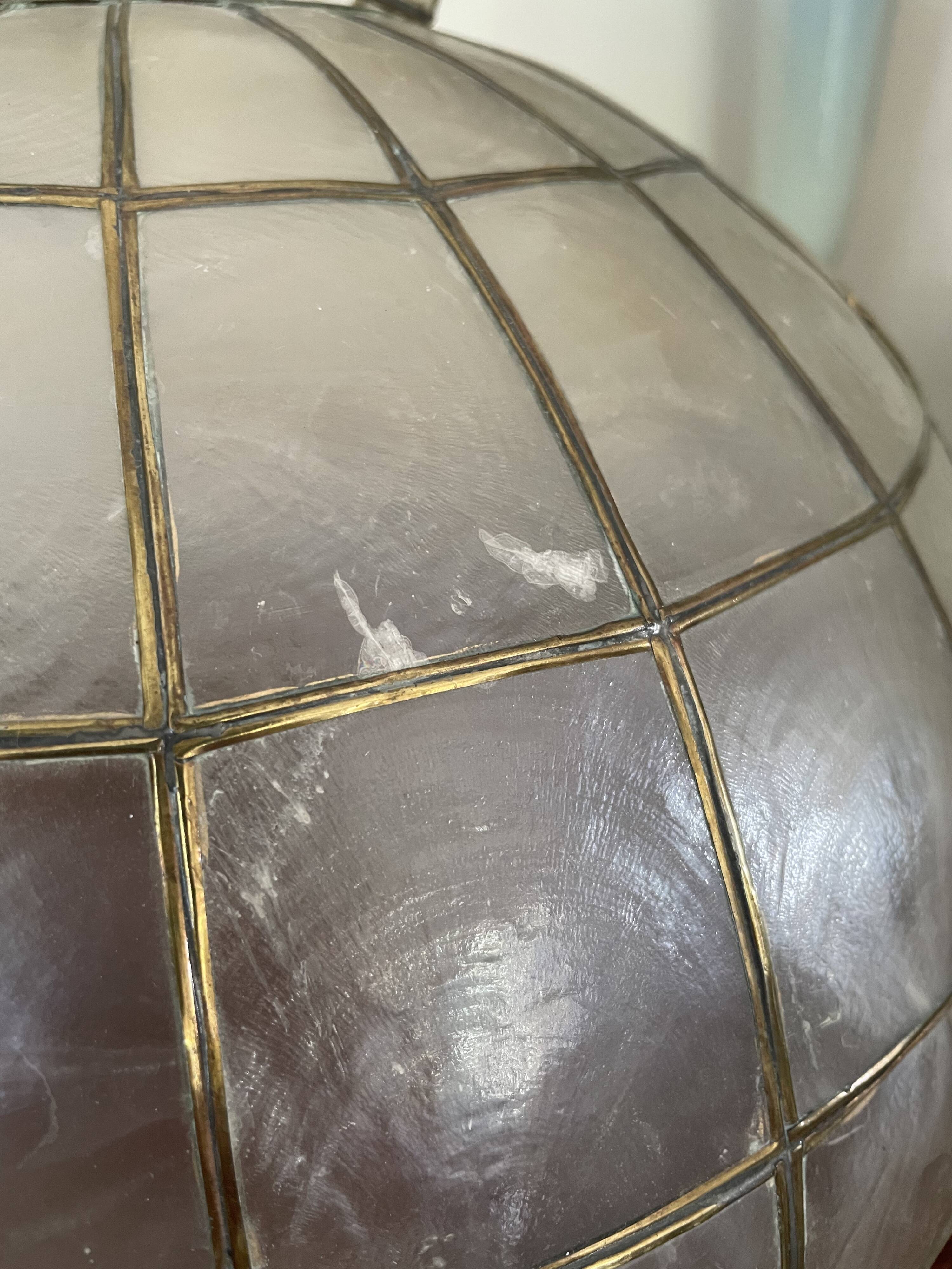 Mother-of-pearl pendant light