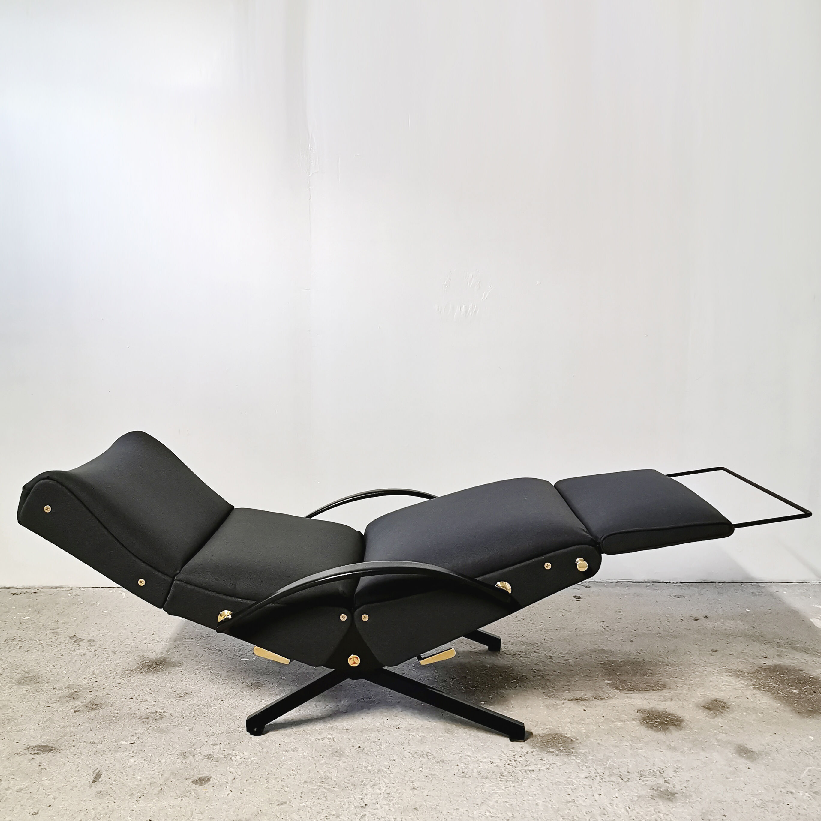 Osvaldo Borsani P40 armchair for Tecno SPA, 1970